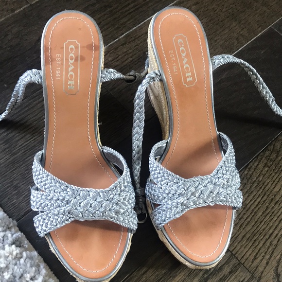 👡 Coach wedge 3 1/2” heel and 1” platform sandals - Picture 6 of 9